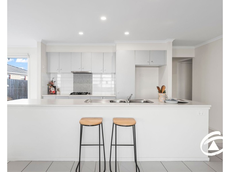 16 Sing Crescent, Berwick VIC 3806