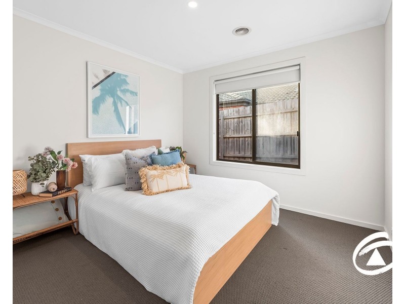 16 Sing Crescent, Berwick VIC 3806