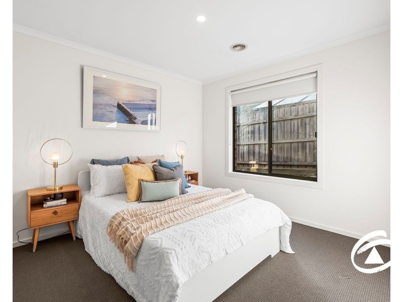 16 Sing Crescent, Berwick VIC 3806