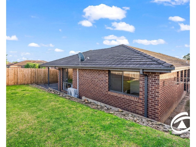 16 Sing Crescent, Berwick VIC 3806