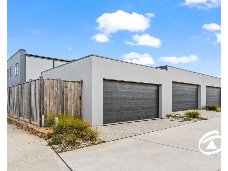 78 Picnic Avenue, Clyde North VIC 3978