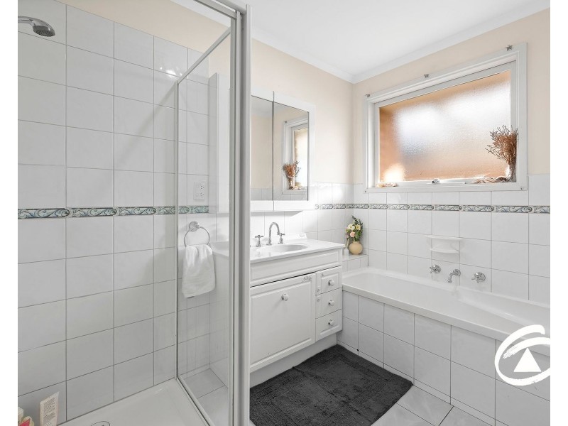 24 Dewpoint Crescent, Hampton Park VIC 3976