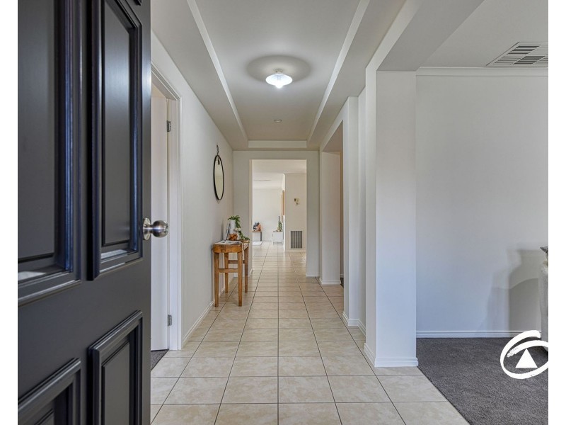 4 Croxley Place, Narre Warren South VIC 3805