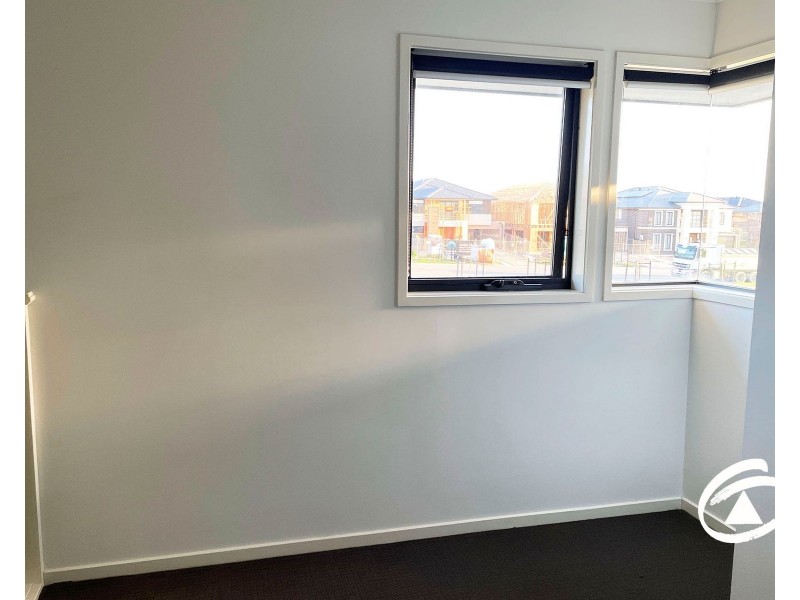 29 Elmtree Crescent, Clyde North VIC 3978