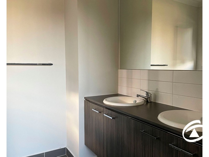 29 Elmtree Crescent, Clyde North VIC 3978