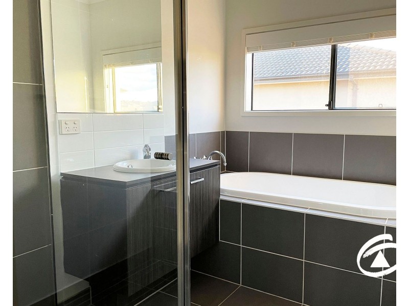 29 Elmtree Crescent, Clyde North VIC 3978