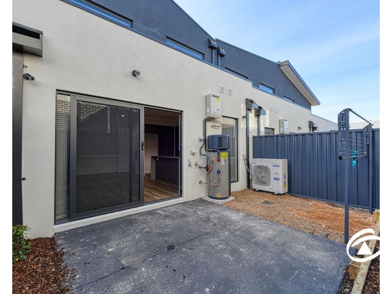 16 Borthwick Parade, Clyde North VIC 3978