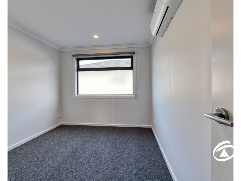 16 Borthwick Parade, Clyde North VIC 3978