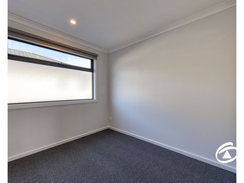 16 Borthwick Parade, Clyde North VIC 3978