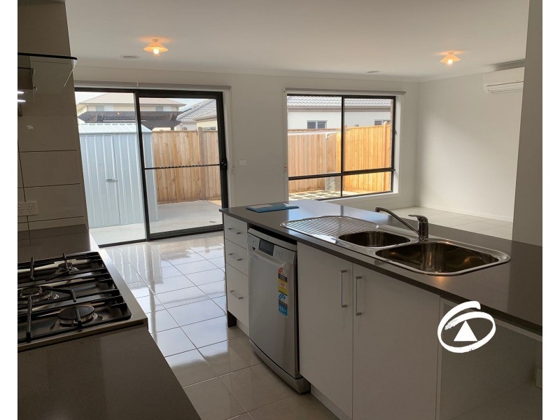 45 Troups Creek Promenade, Narre Warren VIC 3805