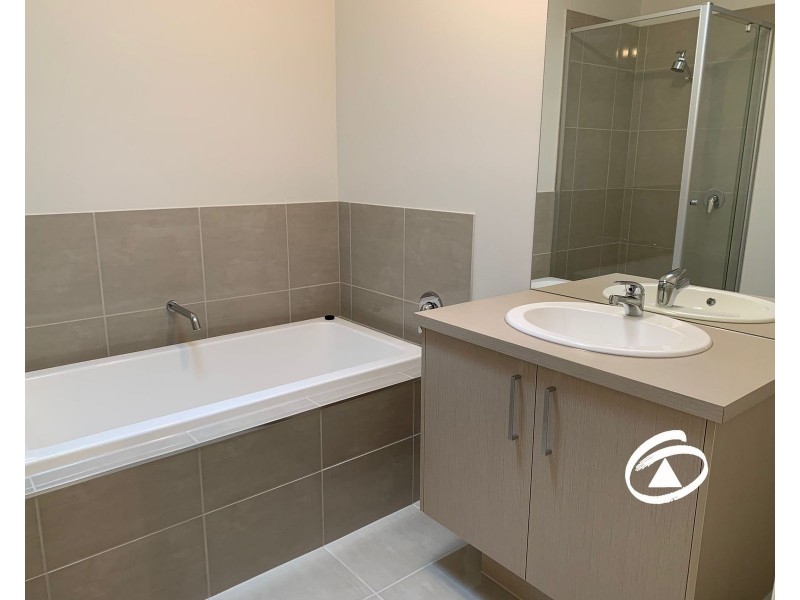 45 Troups Creek Promenade, Narre Warren VIC 3805