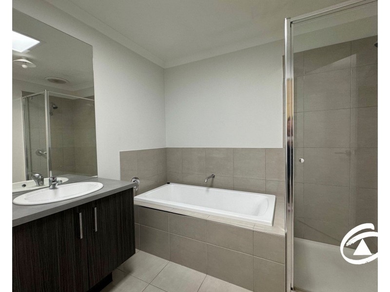 45 Troups Creek Promenade, Narre Warren VIC 3805