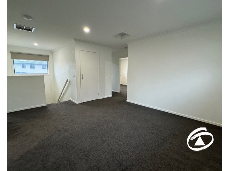 16 Amesbury Way, Clyde North VIC 3978