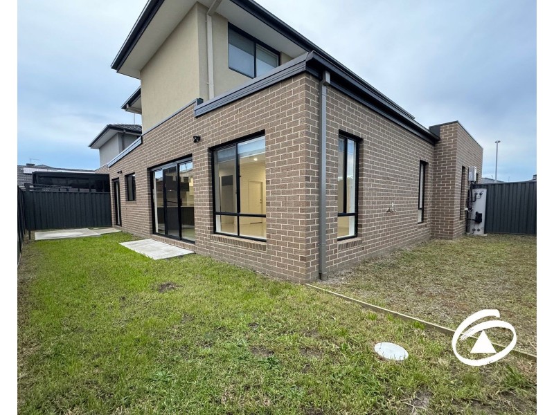 16 Amesbury Way, Clyde North VIC 3978