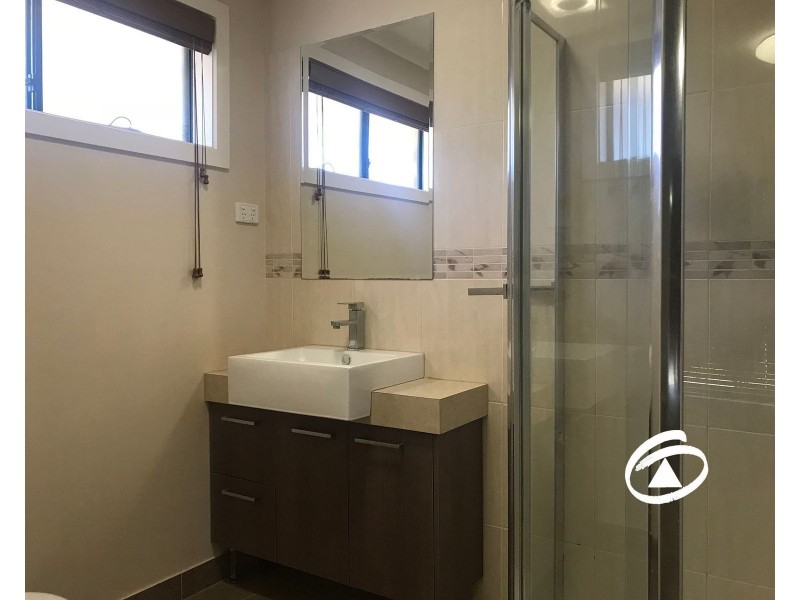 17 Stradbroke Close, Berwick VIC 3806