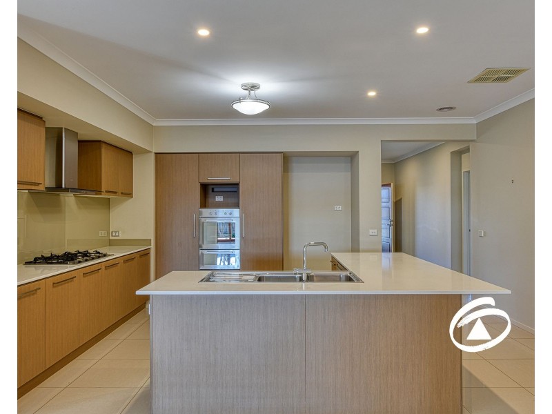 31 Nature Circuit, Cranbourne North VIC 3977