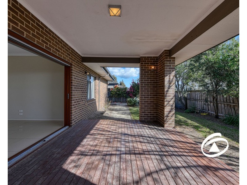31 Nature Circuit, Cranbourne North VIC 3977