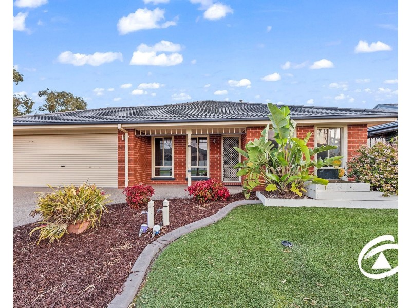 7 Howe Way, Cranbourne East VIC 3977