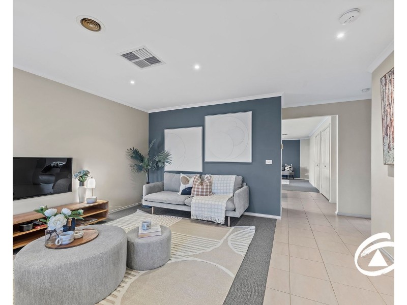 7 Howe Way, Cranbourne East VIC 3977