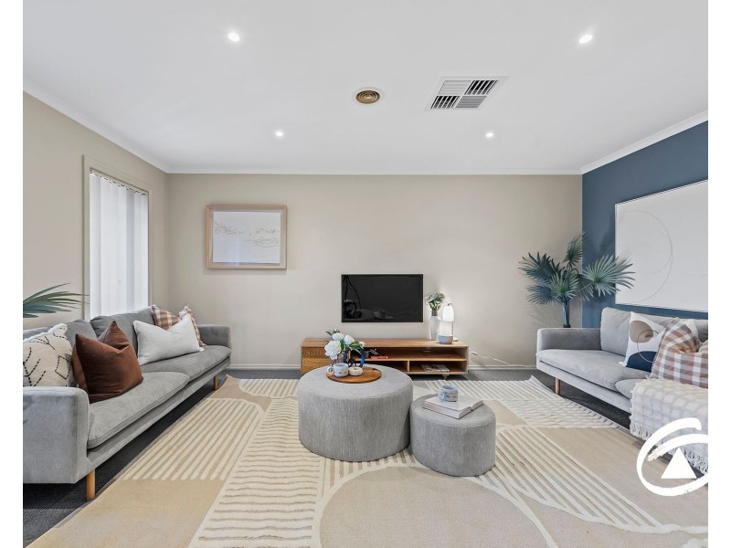 7 Howe Way, Cranbourne East VIC 3977