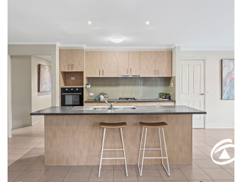 7 Howe Way, Cranbourne East VIC 3977