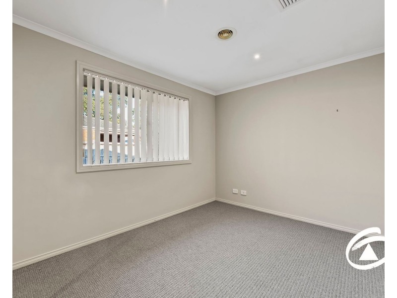 7 Howe Way, Cranbourne East VIC 3977