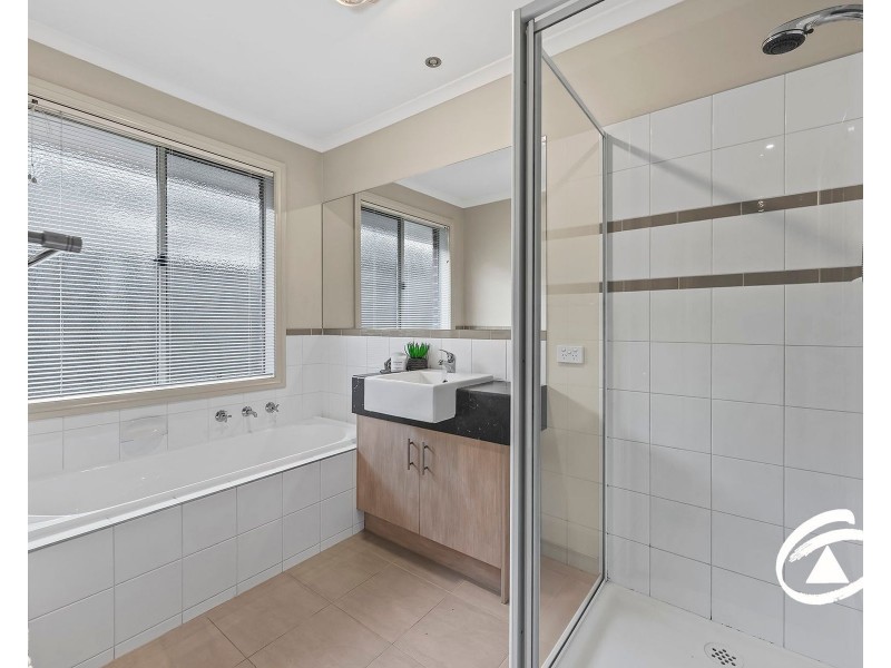 7 Howe Way, Cranbourne East VIC 3977