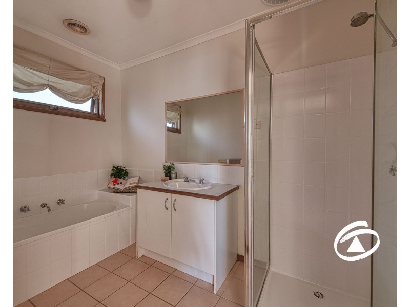 25 Coolong Avenue, Berwick VIC 3806