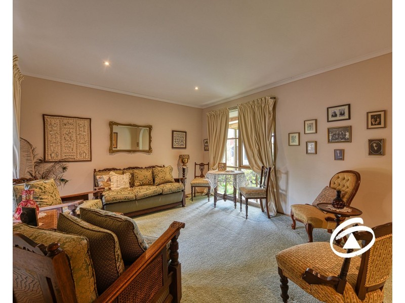 7 Valley View Crescent, Berwick VIC 3806