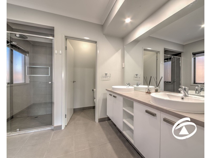 29 Statham View, Cranbourne West VIC 3977