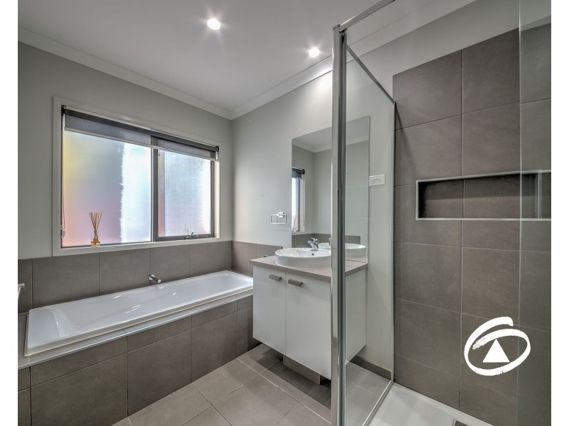 29 Statham View, Cranbourne West VIC 3977