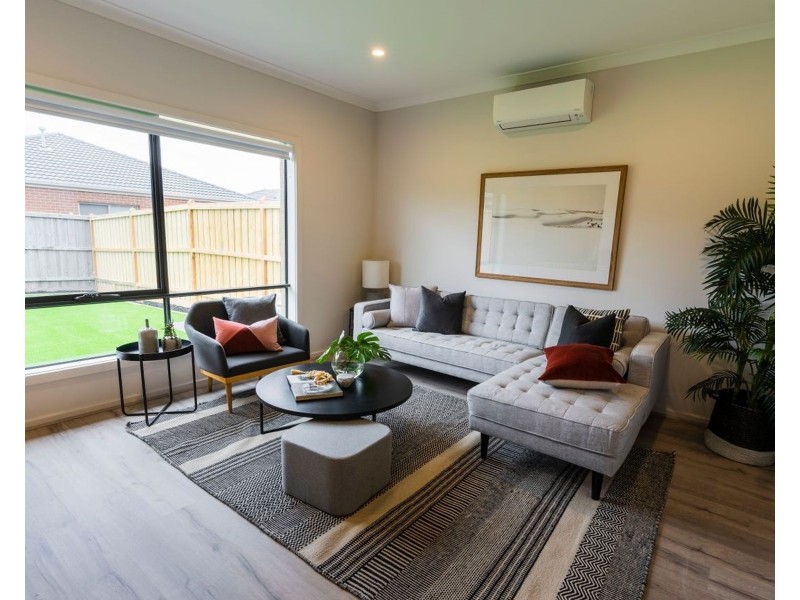 36 Mortlake Drive, Officer South VIC 3809