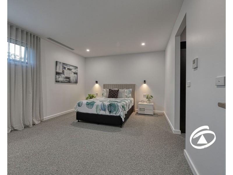 24 Oakrind Rise, Officer VIC 3809