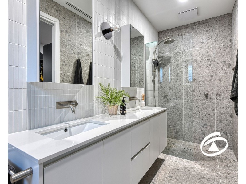 24 Oakrind Rise, Officer VIC 3809