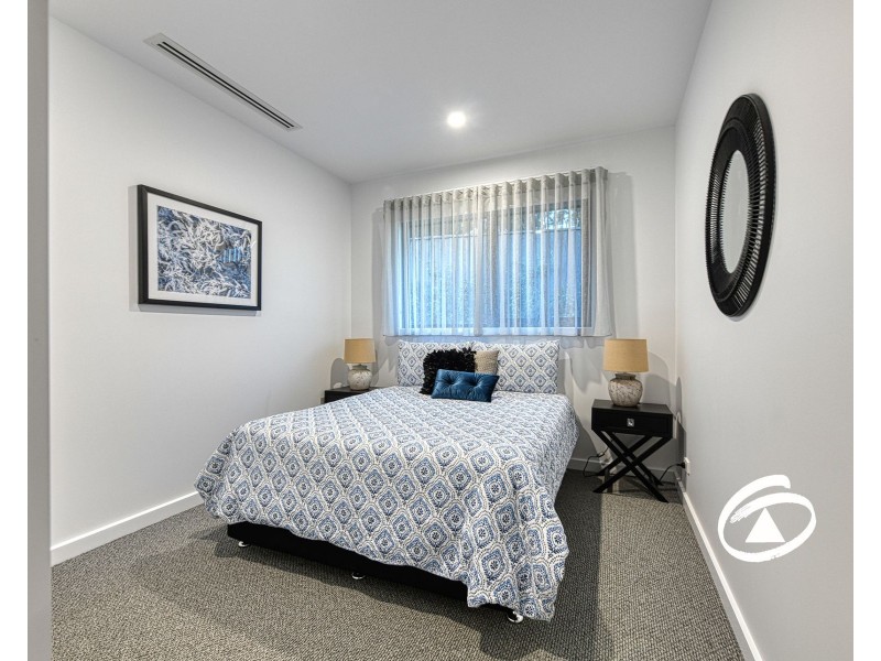 24 Oakrind Rise, Officer VIC 3809