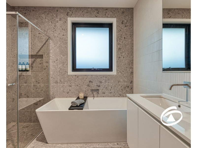 24 Oakrind Rise, Officer VIC 3809