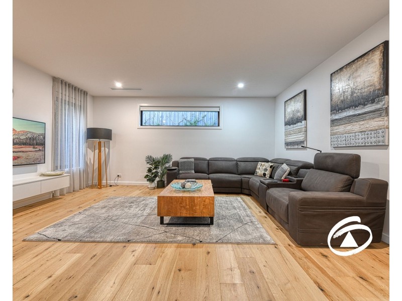 24 Oakrind Rise, Officer VIC 3809