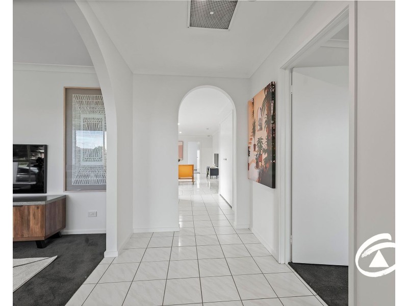 18 Jessica Drive, Hampton Park VIC 3976