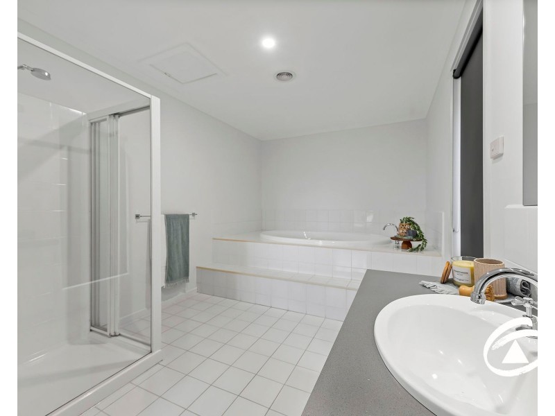 18 Jessica Drive, Hampton Park VIC 3976