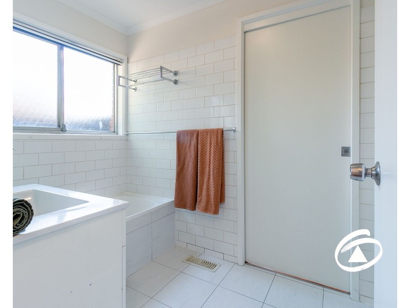 6 Castlecrag Close, Endeavour Hills VIC 3802