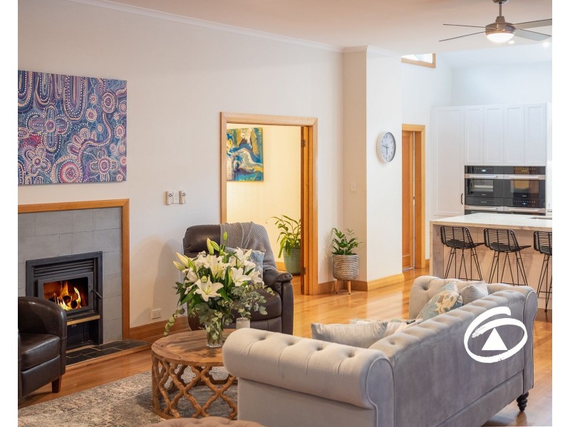 9 Memorial Avenue, Emerald VIC 3782