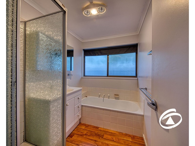 2/33 Amber Crescent, Narre Warren VIC 3805