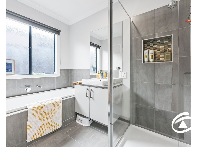 53 Moxham Drive, Clyde North VIC 3978