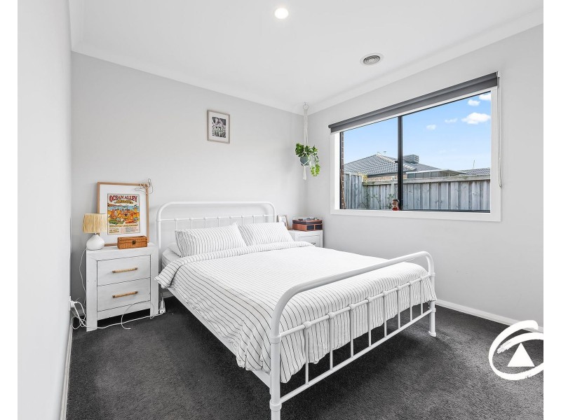 53 Moxham Drive, Clyde North VIC 3978