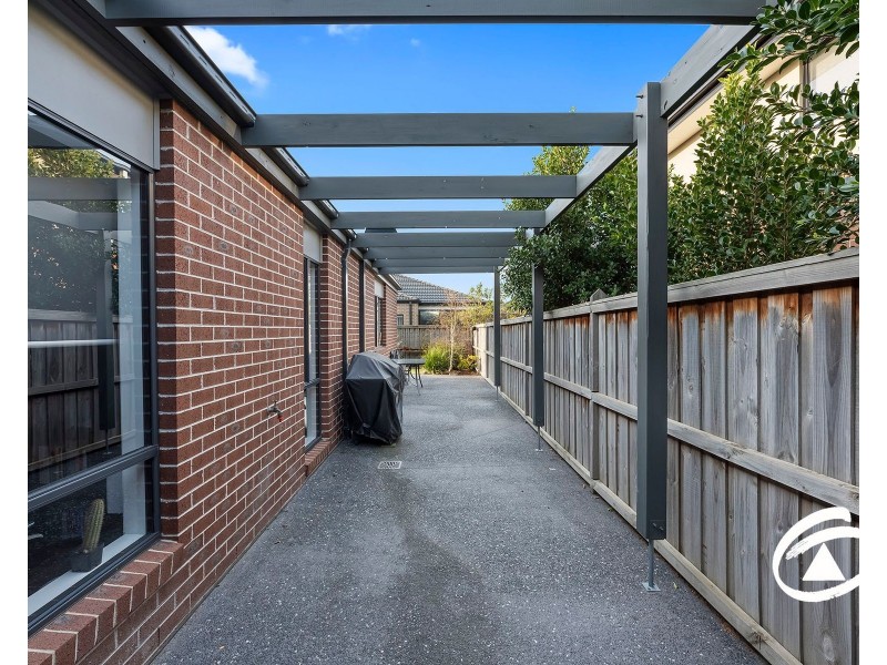 53 Moxham Drive, Clyde North VIC 3978