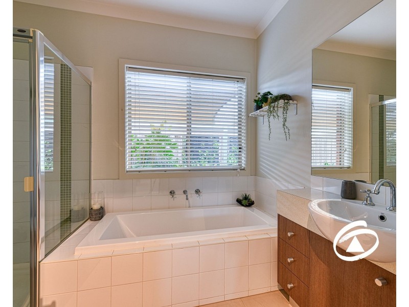 14 Algerd Way, Pakenham VIC 3810