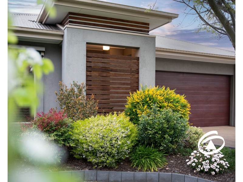 14 Algerd Way, Pakenham VIC 3810