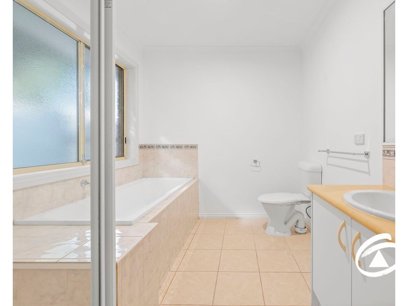 13 Cambridge Close, Cranbourne East VIC 3977