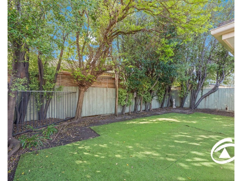13 Cambridge Close, Cranbourne East VIC 3977