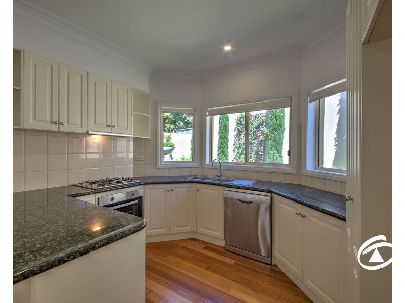 2/50 Peel Street, Berwick VIC 3806